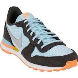 Nike Internationalist Premium Sneakers